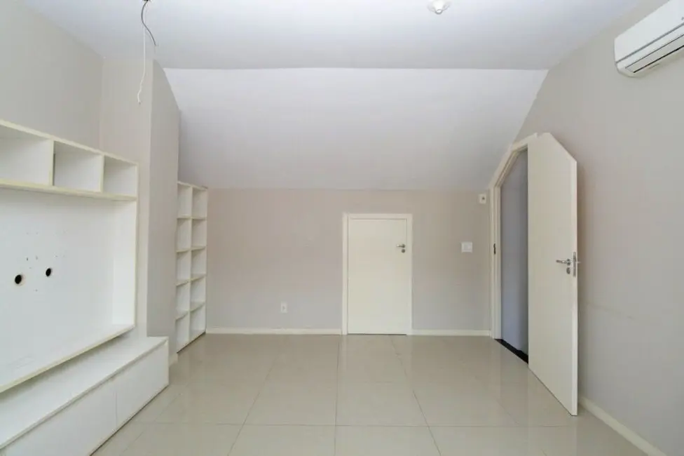 Foto 4 de Casa de Condomínio com 3 quartos à venda, 156m2 em Rubem Berta, Porto Alegre - RS