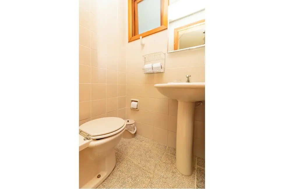 Apartamento com 3 quartos à venda, 138m2 em Higienópolis, Porto Alegre - RS - imagem 8 Foto 8 de Apartamento com 3 quartos à venda, 138m2 em Higienópolis, Porto Alegre - RS