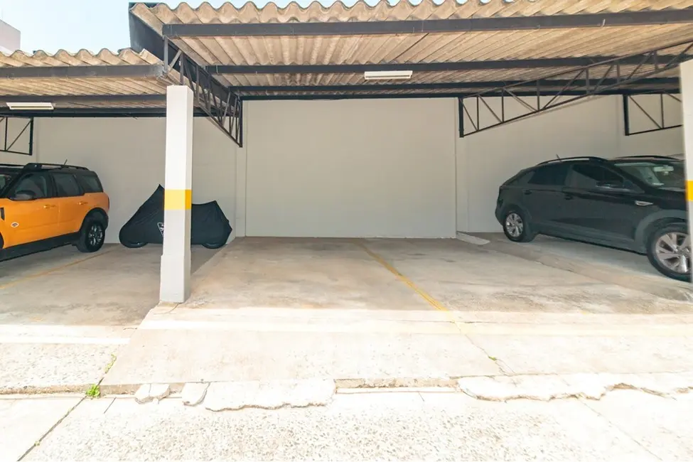 Apartamento com 3 quartos à venda, 138m2 em Higienópolis, Porto Alegre - RS - imagem 7 Foto 7 de Apartamento com 3 quartos à venda, 138m2 em Higienópolis, Porto Alegre - RS