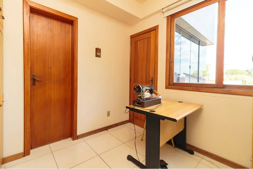 Apartamento com 3 quartos à venda, 138m2 em Higienópolis, Porto Alegre - RS - imagem 9 Foto 9 de Apartamento com 3 quartos à venda, 138m2 em Higienópolis, Porto Alegre - RS