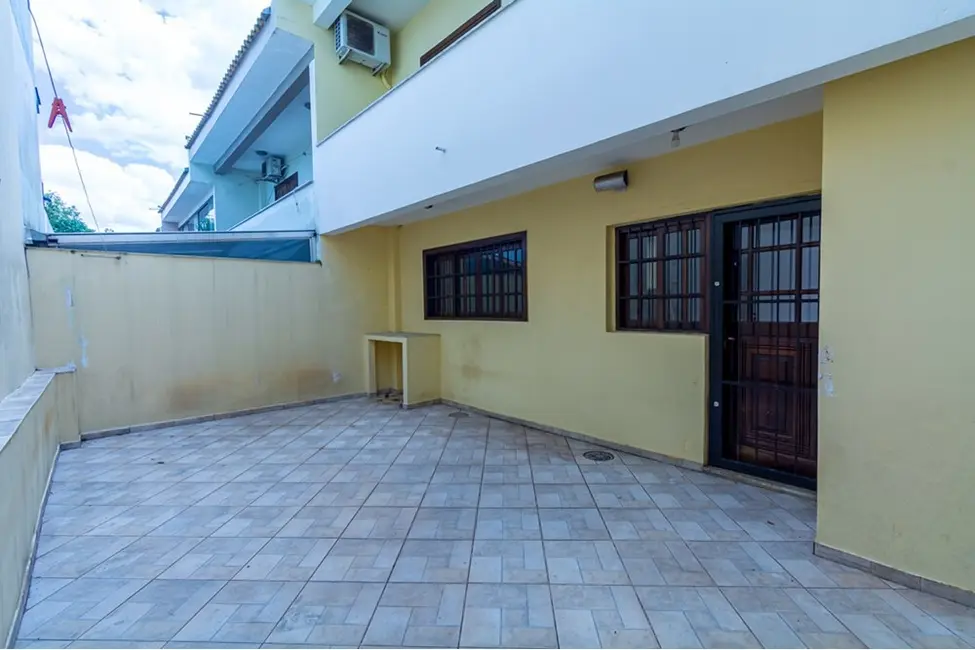 Casa com 3 quartos à venda, 180m2 em Nossa Senhora das Graças, Canoas - RS - imagem 8 Foto 8 de Casa com 3 quartos à venda, 180m2 em Nossa Senhora das Graças, Canoas - RS