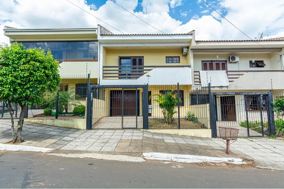 Casa com 3 quartos à venda, 180m2 em Nossa Senhora das Graças, Canoas - RS - imagem 3 Foto 3 de Casa com 3 quartos à venda, 180m2 em Nossa Senhora das Graças, Canoas - RS