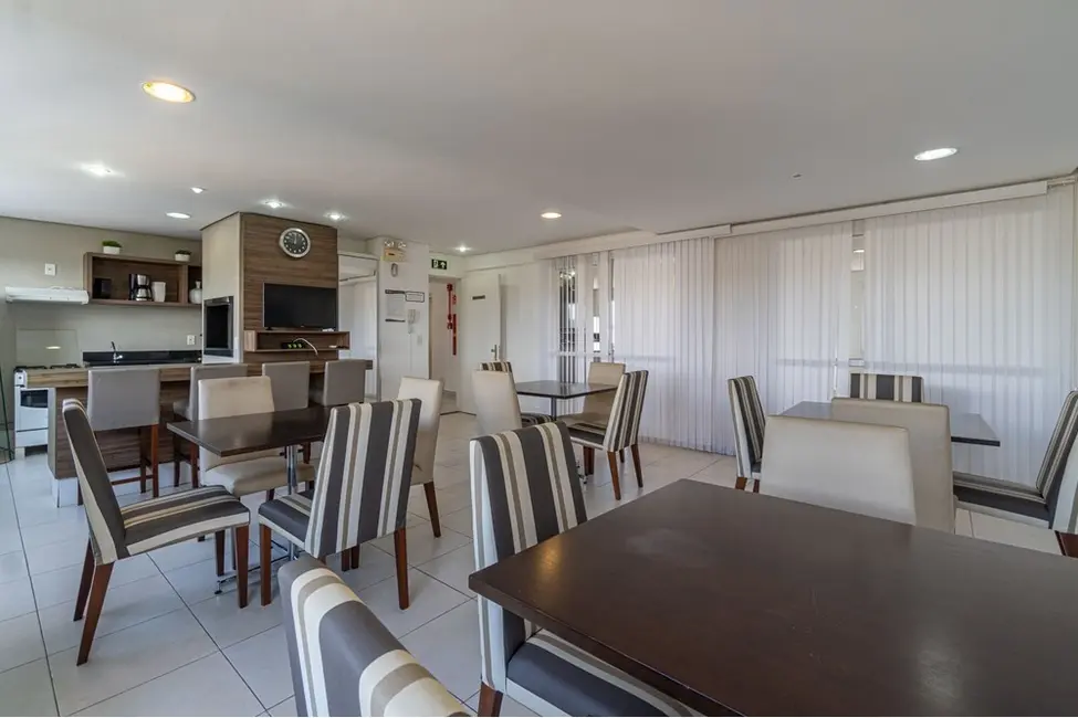 Apartamento com 2 quartos à venda, 58m2 em Azenha, Porto Alegre - RS - imagem 2 Foto 2 de Apartamento com 2 quartos à venda, 58m2 em Azenha, Porto Alegre - RS