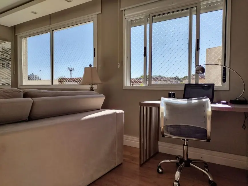 Foto 4 de Apartamento com 2 quartos à venda, 69m2 em Vila Ipiranga, Porto Alegre - RS