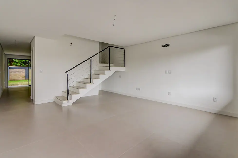 Casa com 3 quartos à venda, 210m2 em Chácara das Pedras, Porto Alegre - RS - imagem 3 Foto 3 de Casa com 3 quartos à venda, 210m2 em Chácara das Pedras, Porto Alegre - RS