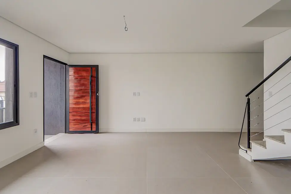 Casa com 3 quartos à venda, 210m2 em Chácara das Pedras, Porto Alegre - RS - imagem 4 Foto 4 de Casa com 3 quartos à venda, 210m2 em Chácara das Pedras, Porto Alegre - RS