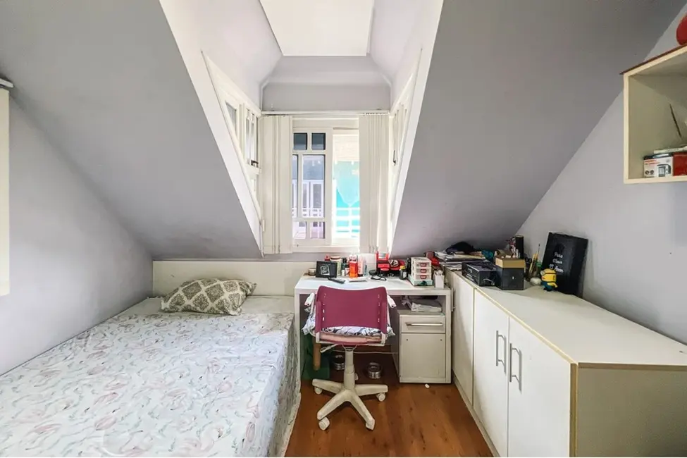 Casa com 4 quartos à venda, 300m2 em São Luis, Canoas - RS - imagem 7 Foto 7 de Casa com 4 quartos à venda, 300m2 em São Luis, Canoas - RS