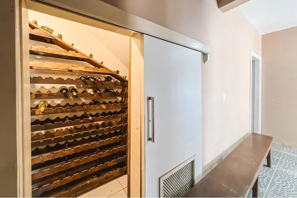 Casa com 4 quartos à venda, 300m2 em São Luis, Canoas - RS - imagem 4 Foto 4 de Casa com 4 quartos à venda, 300m2 em São Luis, Canoas - RS