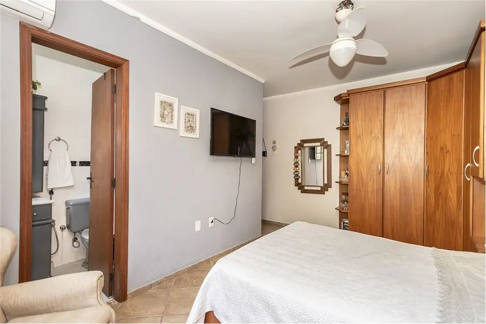 Casa com 4 quartos à venda, 250m2 em Três Figueiras, Porto Alegre - RS - imagem 8 Foto 8 de Casa com 4 quartos à venda, 250m2 em Três Figueiras, Porto Alegre - RS