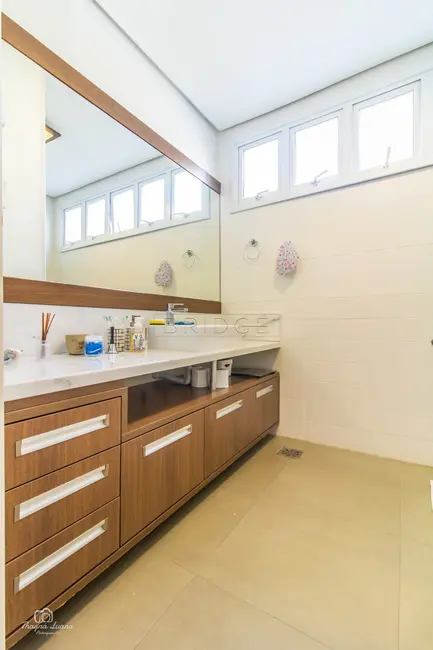 Casa com 6 quartos à venda, 570m2 em Três Figueiras, Porto Alegre - RS - imagem 9 Foto 9 de Casa com 6 quartos à venda, 570m2 em Três Figueiras, Porto Alegre - RS