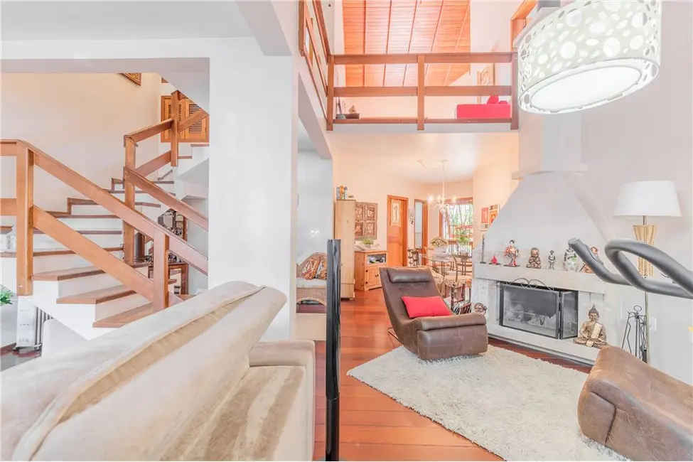 Casa com 3 quartos à venda, 302m2 em Jardim Europa, Porto Alegre - RS - imagem 9 Foto 9 de Casa com 3 quartos à venda, 302m2 em Jardim Europa, Porto Alegre - RS