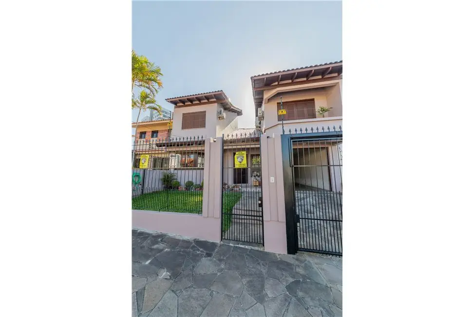 Casa com 3 quartos à venda, 302m2 em Jardim Europa, Porto Alegre - RS - imagem 3 Foto 3 de Casa com 3 quartos à venda, 302m2 em Jardim Europa, Porto Alegre - RS