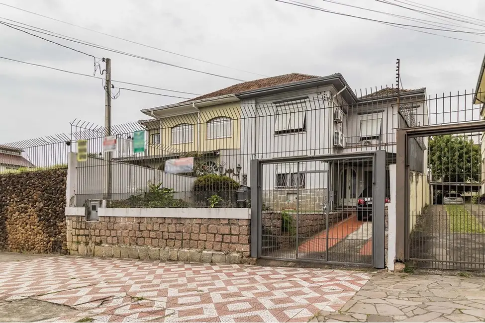 Casa com 3 quartos à venda, 200m2 em Santana, Porto Alegre - RS - imagem 3 Foto 3 de Casa com 3 quartos à venda, 200m2 em Santana, Porto Alegre - RS