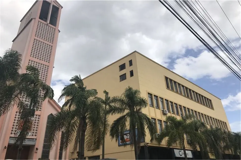 Casa com 1 quarto à venda, 315m2 em São Geraldo, Porto Alegre - RS - imagem 3 Foto 3 de Casa com 1 quarto à venda, 315m2 em São Geraldo, Porto Alegre - RS