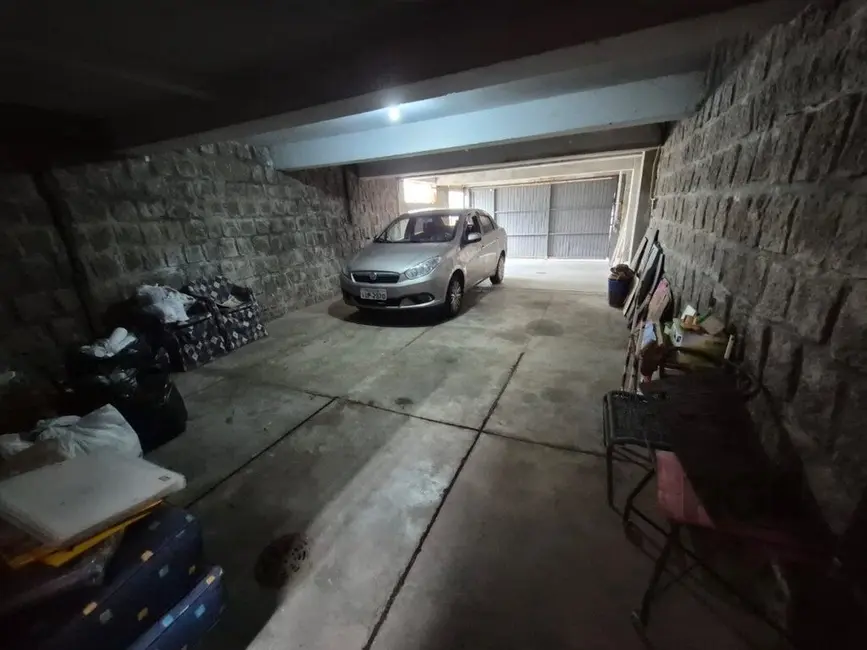 Casa com 4 quartos à venda, 280m2 em Teresópolis, Porto Alegre - RS - imagem 3 Foto 3 de Casa com 4 quartos à venda, 280m2 em Teresópolis, Porto Alegre - RS