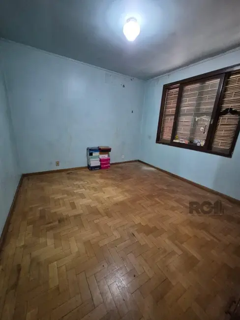 Casa com 4 quartos à venda, 280m2 em Teresópolis, Porto Alegre - RS - imagem 6 Foto 6 de Casa com 4 quartos à venda, 280m2 em Teresópolis, Porto Alegre - RS