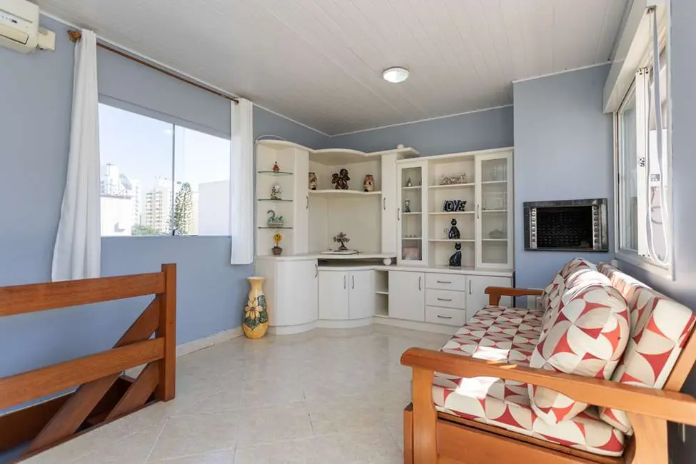 Cobertura com 2 quartos à venda, 80m2 em Passo da Areia, Porto Alegre - RS - imagem 5 Foto 5 de Cobertura com 2 quartos à venda, 80m2 em Passo da Areia, Porto Alegre - RS