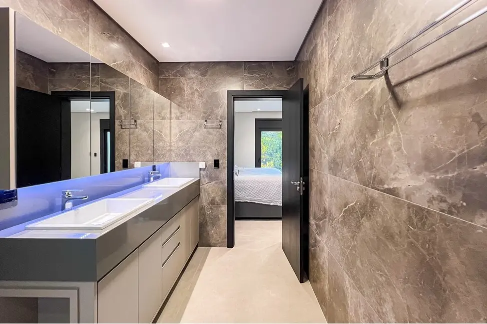 Casa com 3 quartos à venda, 259m2 em Estância Velha, Canoas - RS - imagem 4 Foto 4 de Casa com 3 quartos à venda, 259m2 em Estância Velha, Canoas - RS
