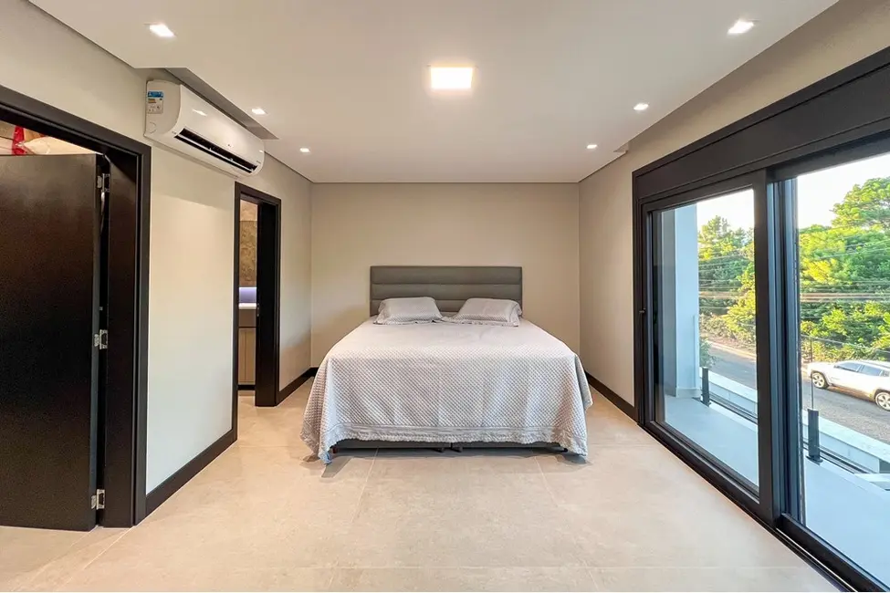 Casa com 3 quartos à venda, 259m2 em Estância Velha, Canoas - RS - imagem 9 Foto 9 de Casa com 3 quartos à venda, 259m2 em Estância Velha, Canoas - RS