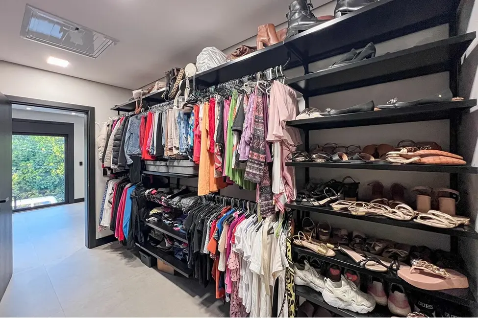 Casa com 3 quartos à venda, 259m2 em Estância Velha, Canoas - RS - imagem 3 Foto 3 de Casa com 3 quartos à venda, 259m2 em Estância Velha, Canoas - RS