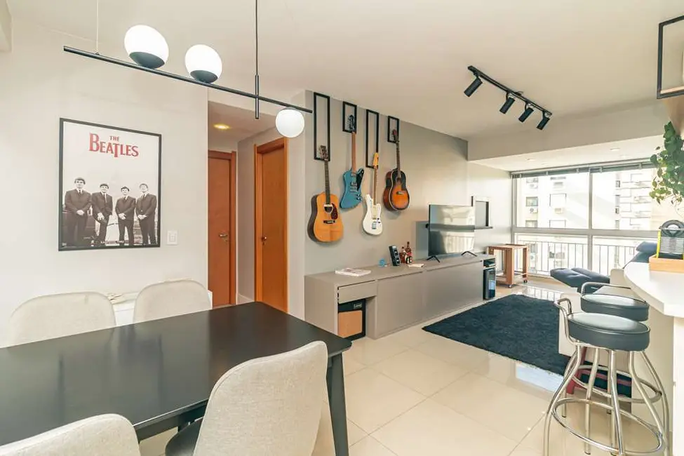 Foto 1 de Apartamento com 2 quartos à venda, 70m2 em Passo da Areia, Porto Alegre - RS