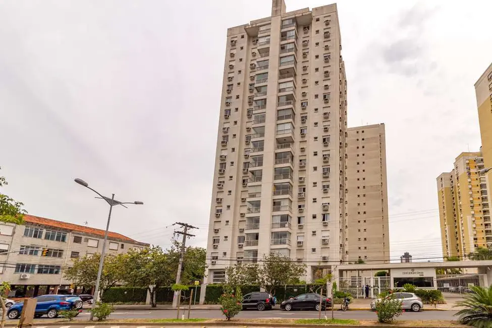 Foto 3 de Apartamento com 2 quartos à venda, 70m2 em Passo da Areia, Porto Alegre - RS