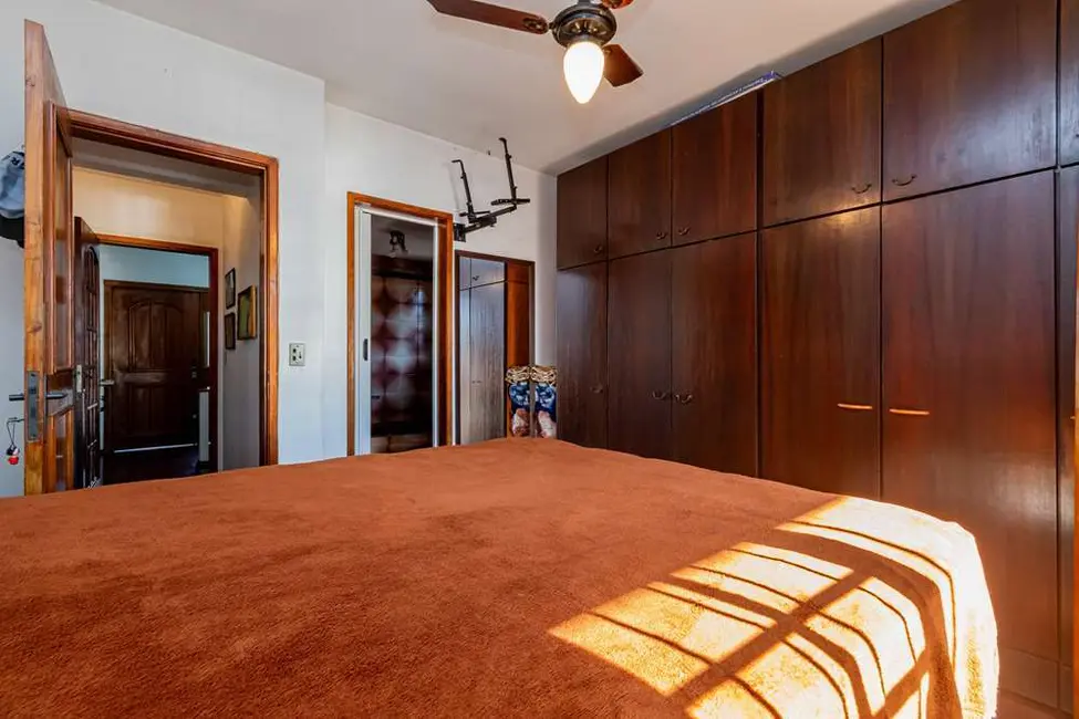 Casa com 3 quartos à venda, 120m2 em Medianeira, Porto Alegre - RS - imagem 2 Foto 2 de Casa com 3 quartos à venda, 120m2 em Medianeira, Porto Alegre - RS