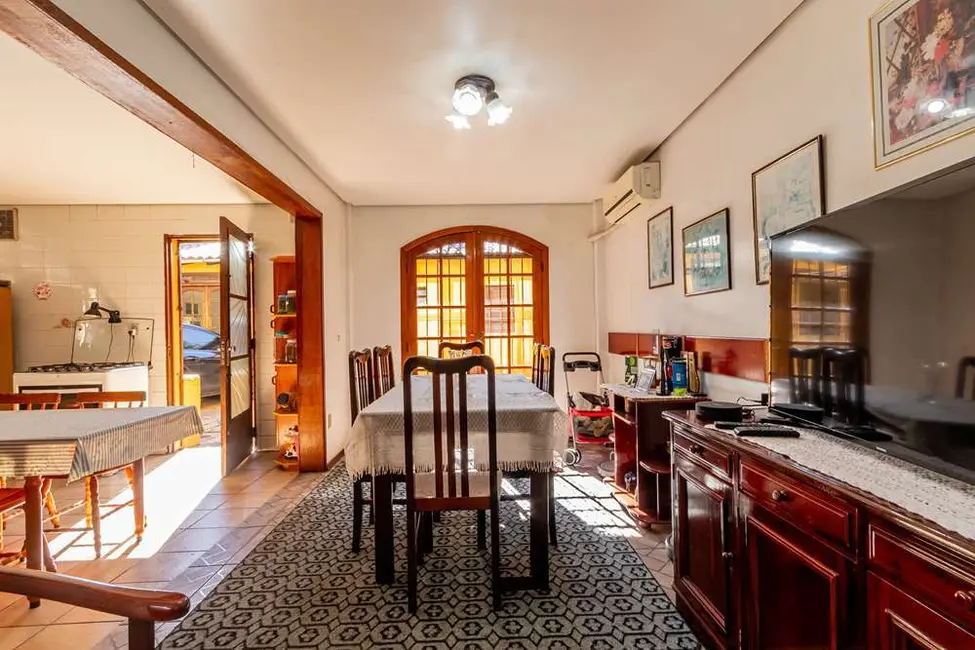 Casa com 3 quartos à venda, 120m2 em Medianeira, Porto Alegre - RS - imagem 8 Foto 8 de Casa com 3 quartos à venda, 120m2 em Medianeira, Porto Alegre - RS
