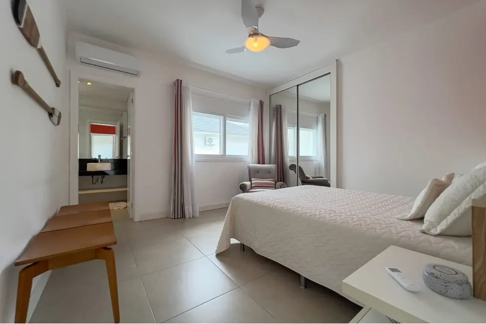 Casa de Condomínio com 5 quartos à venda, 413m2 em Xangri-lá - RS - imagem 6 Foto 6 de Casa de Condomínio com 5 quartos à venda, 413m2 em Xangri-lá - RS