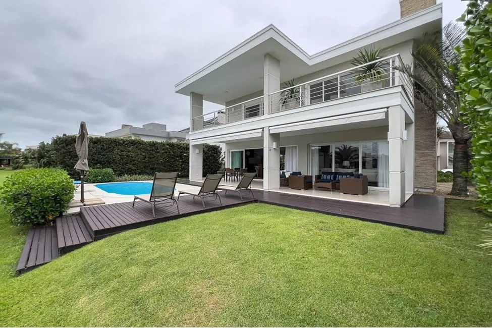 Casa de Condomínio com 5 quartos à venda, 413m2 em Xangri-lá - RS - imagem 2 Foto 2 de Casa de Condomínio com 5 quartos à venda, 413m2 em Xangri-lá - RS