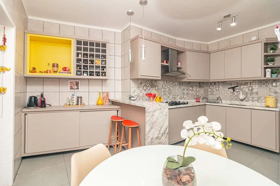 Apartamento com 3 quartos à venda, 106m2 em Petrópolis, Porto Alegre - RS - imagem 9 Foto 9 de Apartamento com 3 quartos à venda, 106m2 em Petrópolis, Porto Alegre - RS