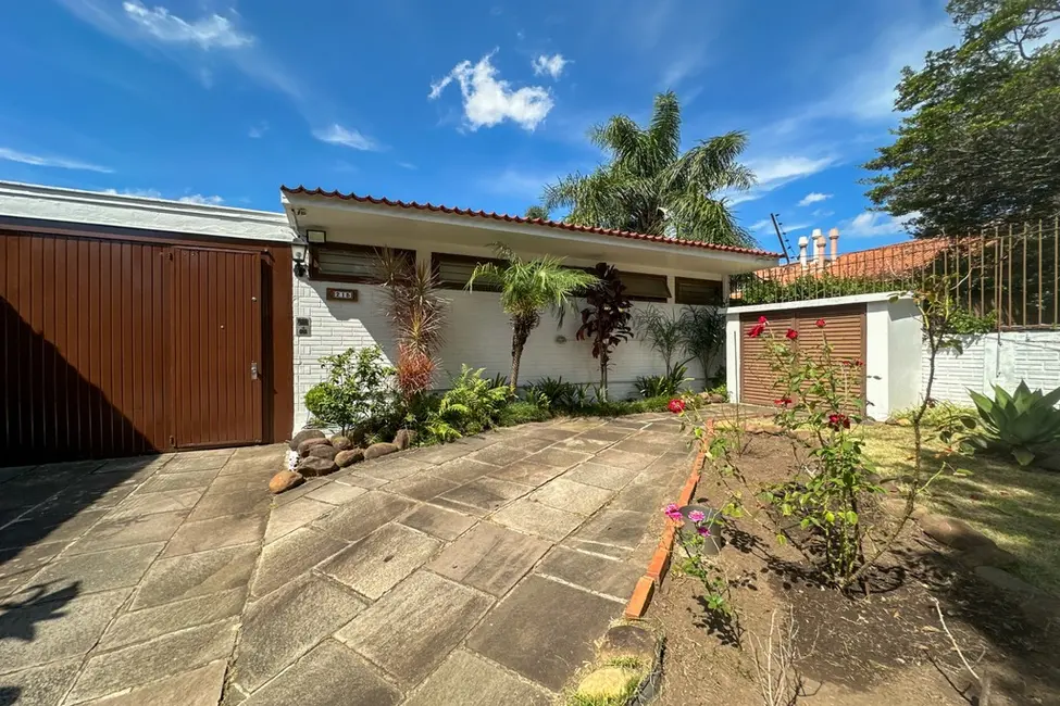Casa com 3 quartos à venda, 300m2 em Três Figueiras, Porto Alegre - RS - imagem 5 Foto 5 de Casa com 3 quartos à venda, 300m2 em Três Figueiras, Porto Alegre - RS