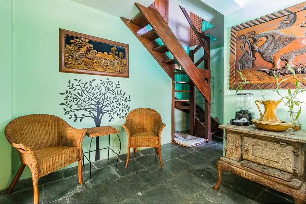 Casa com 4 quartos à venda, 216m2 em Partenon, Porto Alegre - RS - imagem 2 Foto 2 de Casa com 4 quartos à venda, 216m2 em Partenon, Porto Alegre - RS