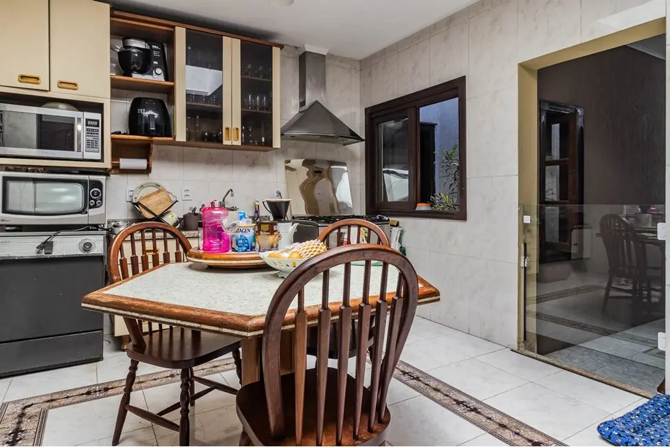Casa com 4 quartos à venda, 216m2 em Partenon, Porto Alegre - RS - imagem 6 Foto 6 de Casa com 4 quartos à venda, 216m2 em Partenon, Porto Alegre - RS
