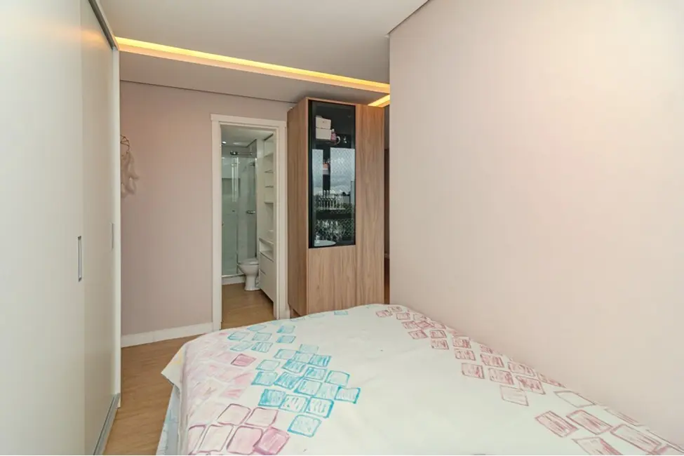 Apartamento com 3 quartos à venda, 72m2 em Passo da Areia, Porto Alegre - RS - imagem 4 Foto 4 de Apartamento com 3 quartos à venda, 72m2 em Passo da Areia, Porto Alegre - RS