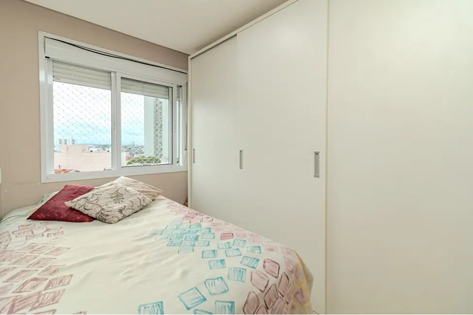 Apartamento com 3 quartos à venda, 72m2 em Passo da Areia, Porto Alegre - RS - imagem 5 Foto 5 de Apartamento com 3 quartos à venda, 72m2 em Passo da Areia, Porto Alegre - RS