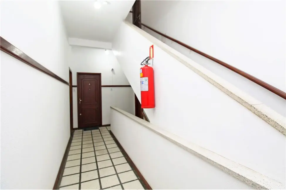 Foto 8 de Apartamento com 2 quartos à venda, 68m2 em Santo Antônio, Porto Alegre - RS