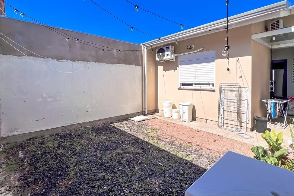 Casa com 2 quartos à venda, 54m2 em Olaria, Canoas - RS - imagem 4 Foto 4 de Casa com 2 quartos à venda, 54m2 em Olaria, Canoas - RS
