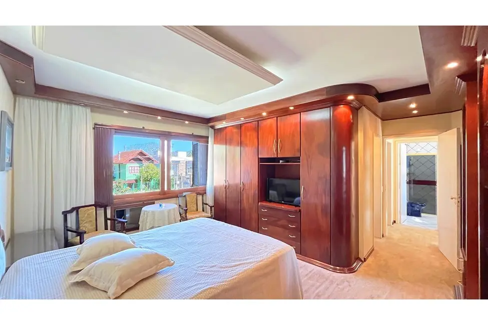 Casa com 3 quartos à venda, 229m2 em Ipanema, Porto Alegre - RS - imagem 4 Foto 4 de Casa com 3 quartos à venda, 229m2 em Ipanema, Porto Alegre - RS