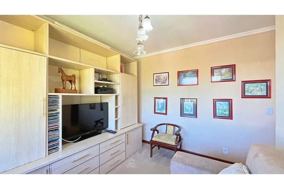 Foto 2 de Casa com 3 quartos à venda, 229m2 em Ipanema, Porto Alegre - RS