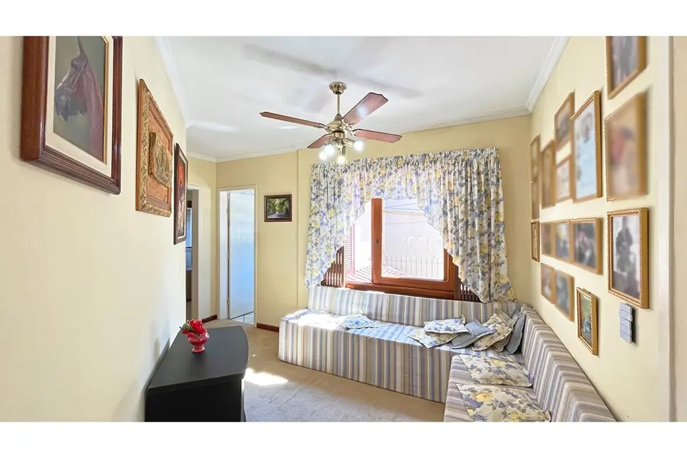 Casa com 3 quartos à venda, 229m2 em Ipanema, Porto Alegre - RS - imagem 9 Foto 9 de Casa com 3 quartos à venda, 229m2 em Ipanema, Porto Alegre - RS