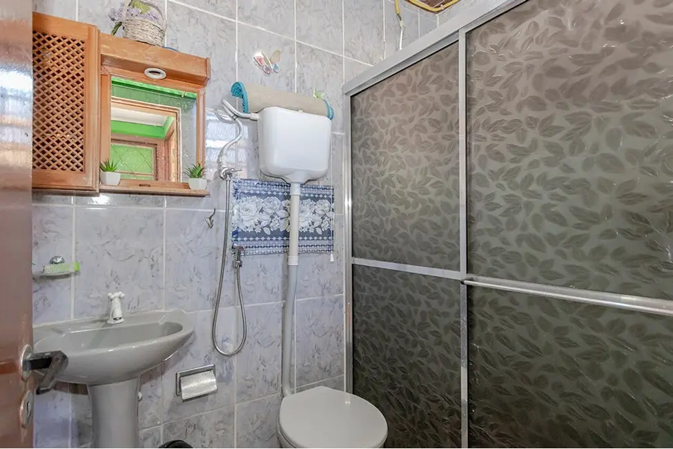 Casa com 4 quartos à venda, 130m2 em Espírito Santo, Porto Alegre - RS - imagem 2 Foto 2 de Casa com 4 quartos à venda, 130m2 em Espírito Santo, Porto Alegre - RS