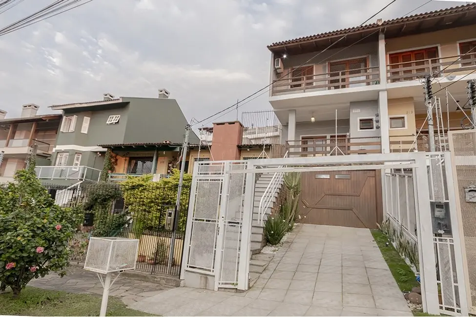 Foto 1 de Casa com 3 quartos à venda, 187m2 em Espírito Santo, Porto Alegre - RS