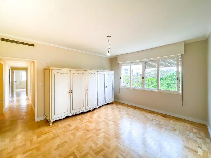Apartamento com 4 quartos à venda, 226m2 em Moinhos de Vento, Porto Alegre - RS - imagem 8 Foto 8 de Apartamento com 4 quartos à venda, 226m2 em Moinhos de Vento, Porto Alegre - RS