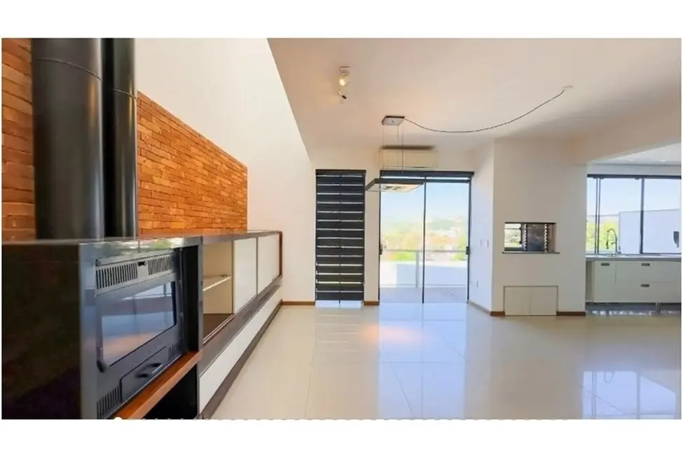 Foto 2 de Casa com 2 quartos à venda, 318m2 em Medianeira, Porto Alegre - RS
