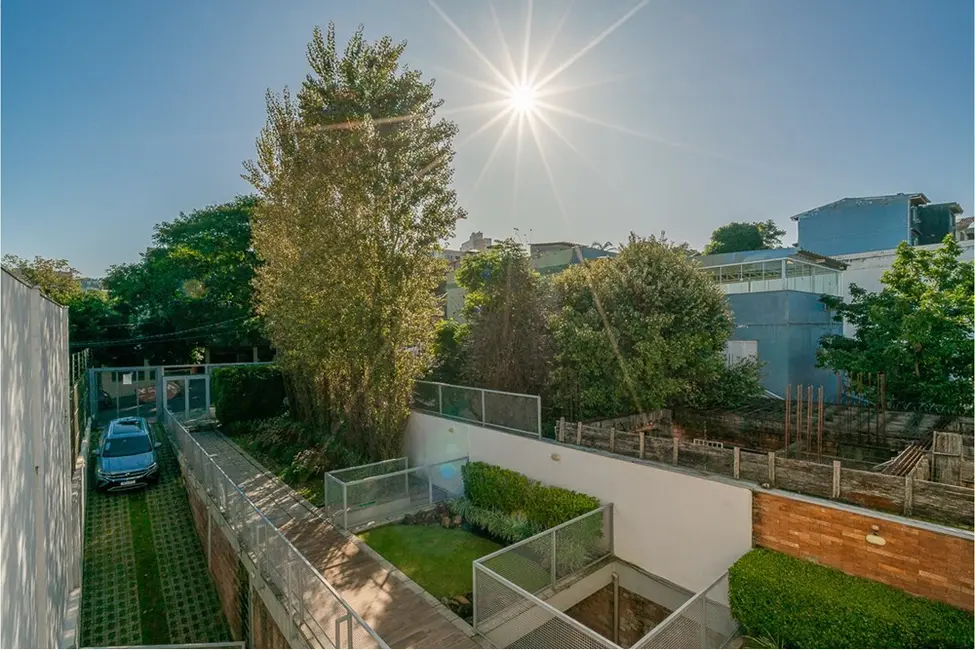 Foto 1 de Casa com 2 quartos à venda, 318m2 em Medianeira, Porto Alegre - RS
