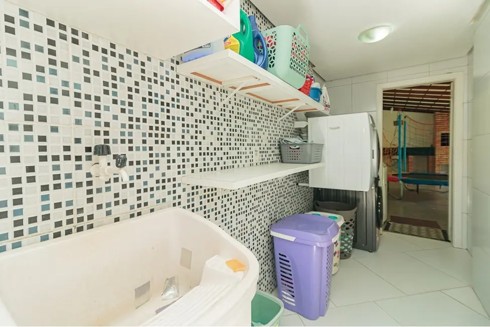 Foto 9 de Casa com 3 quartos à venda, 170m2 em Passo da Areia, Porto Alegre - RS