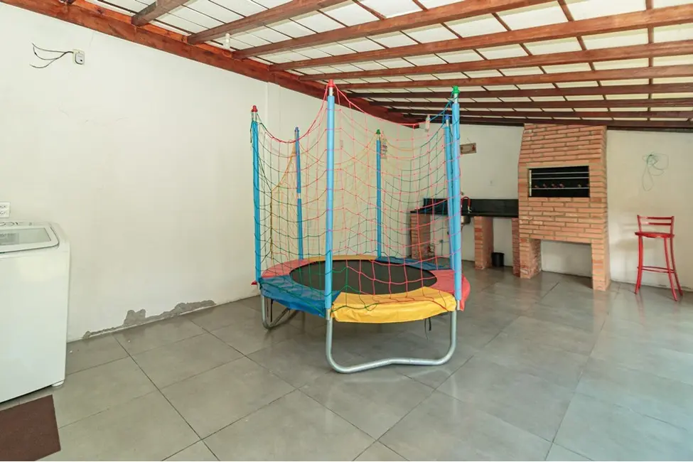 Foto 2 de Casa com 3 quartos à venda, 170m2 em Passo da Areia, Porto Alegre - RS