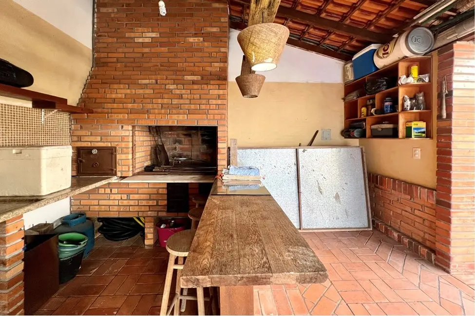 Casa com 4 quartos à venda, 243m2 em Canoas - RS - imagem 3 Foto 3 de Casa com 4 quartos à venda, 243m2 em Canoas - RS