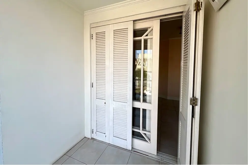 Foto 2 de Casa com 4 quartos à venda, 243m2 em Canoas - RS
